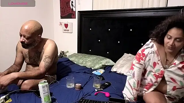 MrAndMrsCrook's Live XXX Chat