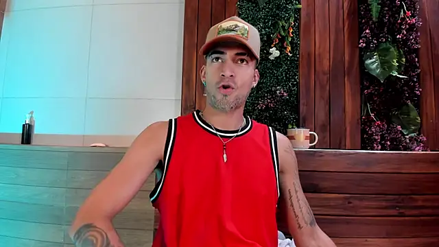 צ'אט XXX בשידו ר חי של DrakeNeumann