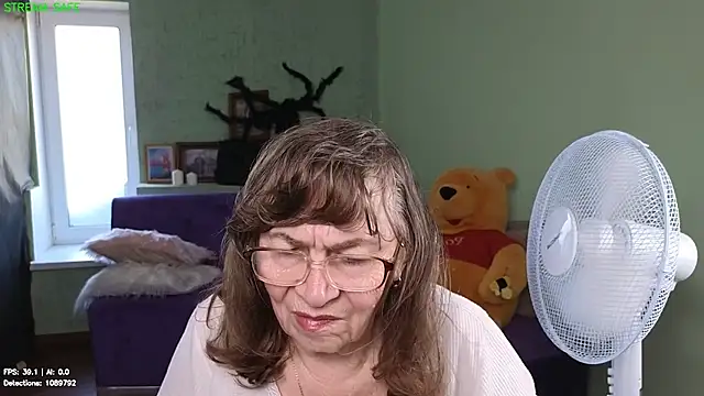Betty_Brick Adlı Modelin Canlı XXX Sohbeti