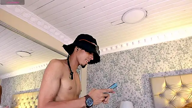 NoaahTylor 라이브 XXX 채팅