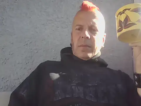 Živý XXX chat SHARPSkinhead