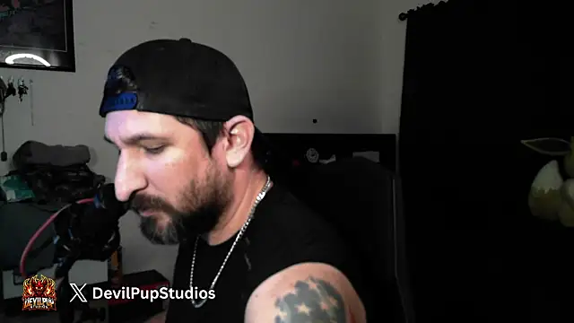 DevilPup75_ élő XXX-chatje