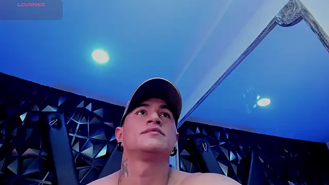 LiamDeeps live XXX chat