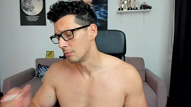 BrutusK08 Live XXX-Chat