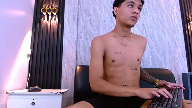 XXX chat uživo modela _Thiago12
