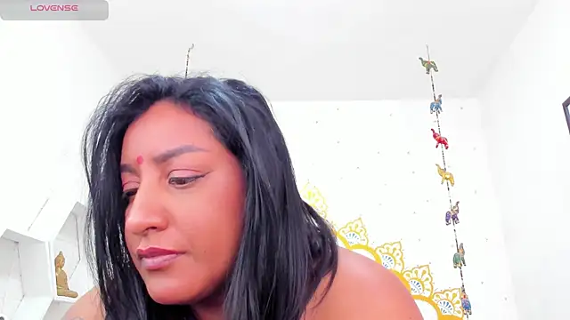 LadyNahir's Live XXX Chat