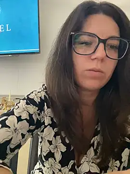 Show modela NadiraNoor na web-kameri