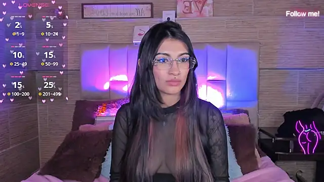 mia_devine_ Adlı Modelin Canlı XXX Sohbeti