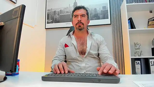 JuanKFit_45 élő XXX-chatje