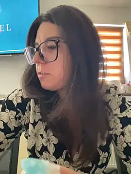 NadiraNoor Chat XXX live