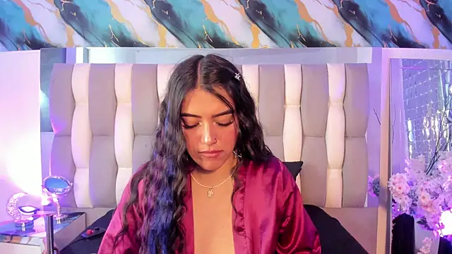 غرفة دردشة IsaDiiaz المباشرة