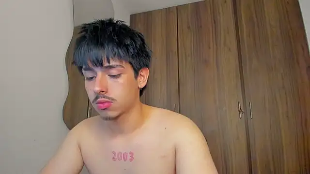 Show modela Maximo_Miller na web-kameri