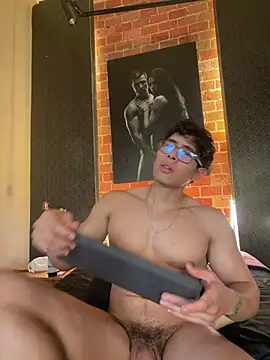 GrayAndrews' Live XXX Chat