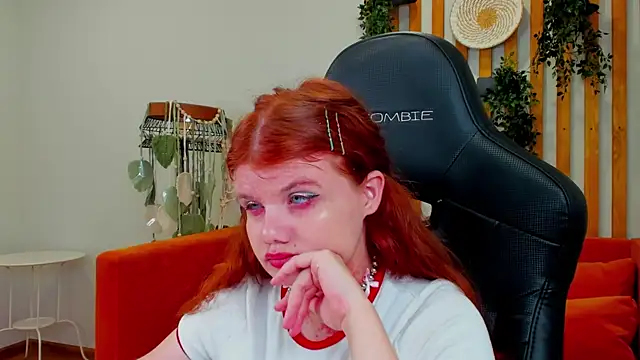 ChloeHalses' Live XXX Chat