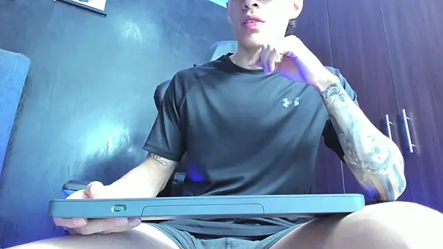 Enzo_Maserati élő XXX-chatje