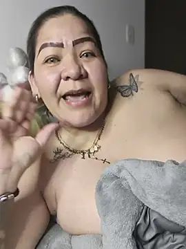 غرفة دردشة Dalessa_Bigtits المباشرة