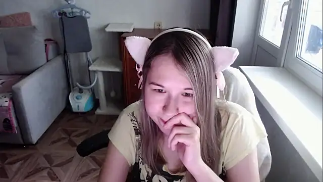 Chatroom XXX en direct de Emily-Way
