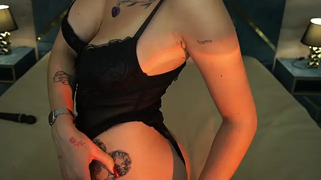 NikkiGoldSide XXX чат на живо