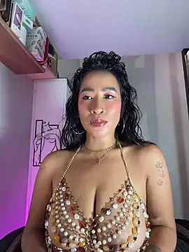 AsianMilfSheryl: онлайн-секс-чат