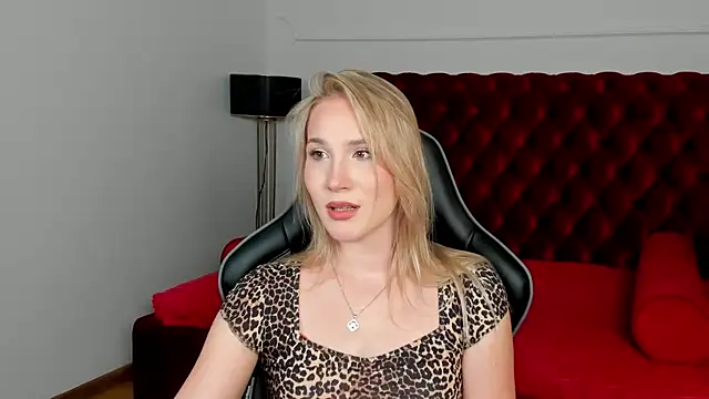 ElaraVoltage Live XXX Chat
