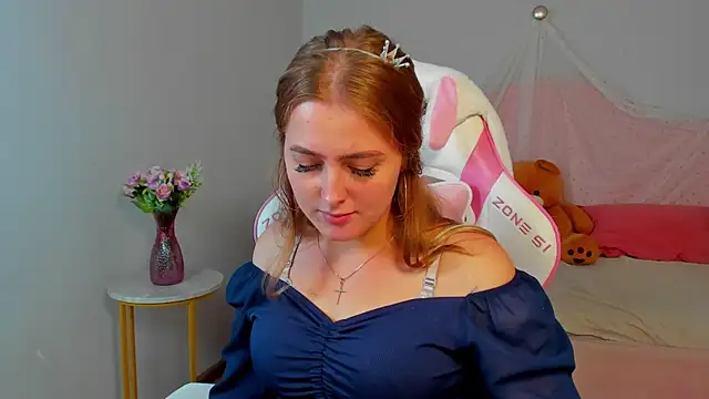 EllaBells' Live XXX Chat