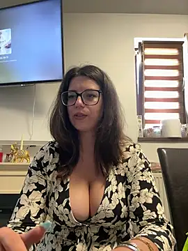 חדר צ'אט בשידור חי של NadiraNoor