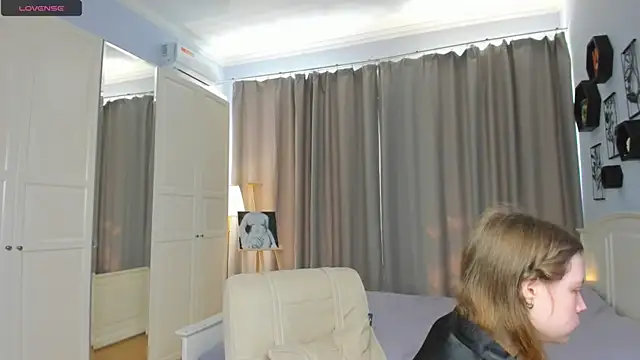 LavenderMitten Adlı Modelin Canlı XXX Sohbeti