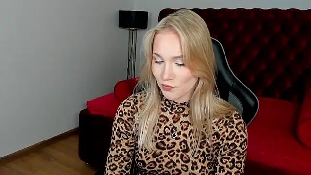 XXX chat uživo modela ElaraVoltage