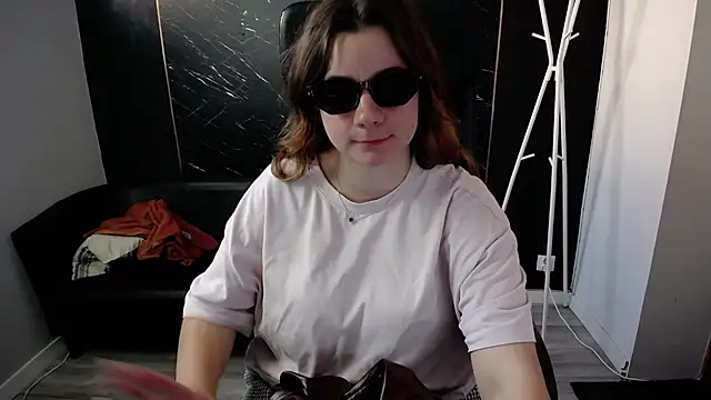 littleviki7's Webcam Show