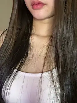 Yiyina_17 Adlı Modelin Canlı XXX Sohbeti