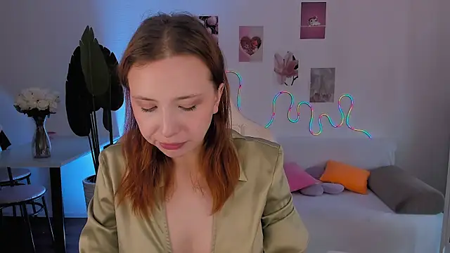 LittlePeach007 Adlı Modelin Canlı XXX Sohbeti