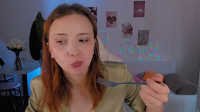 LittlePeach007 Adlı Modelin Canlı XXX Sohbeti