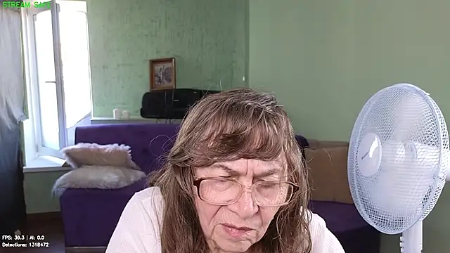 Betty_Brick Adlı Modelin Canlı XXX Sohbeti
