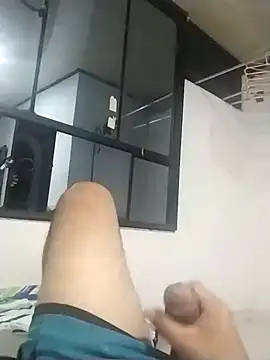 EnzoDesire's Live XXX Chat