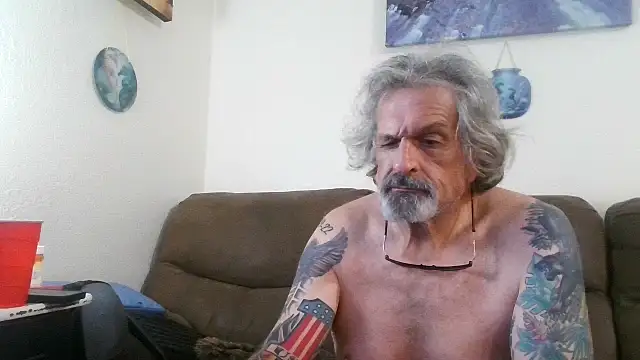 XXX chat uživo modela Harley1414Vicky