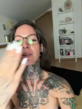 BrownieyQueen's Live XXX Chat