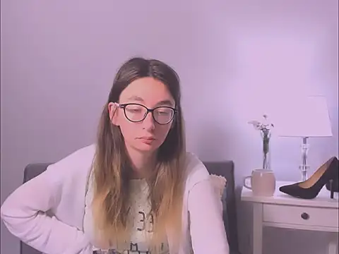 AnnaNatural Adlı Modelin Canlı XXX Sohbeti