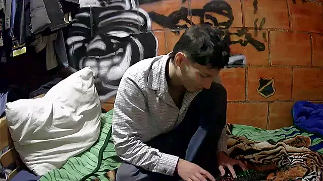 alexandercruz's Live XXX Chat