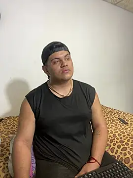 boy_jasson Adlı Modelin Canlı XXX Sohbeti