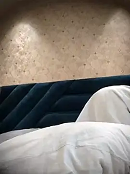 חדר צ'אט בשידור חי של Your_pokieee