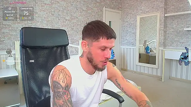 Chat XXX en directo de JonahShaw