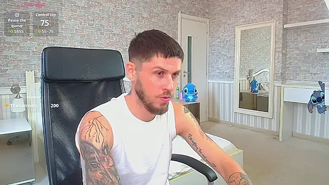 JonahShaw Chat XXX in diretta