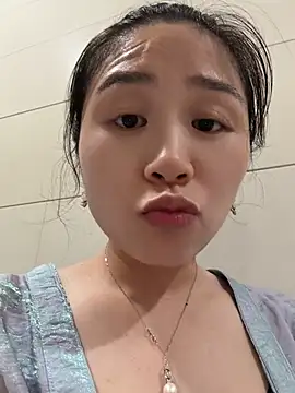 Iridessa-'s Live XXX Chat