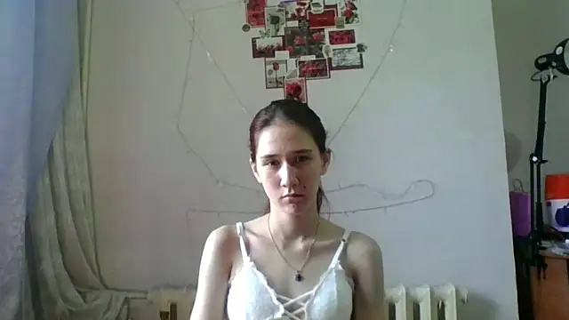 NickiKisinger Adlı Modelin Canlı XXX Sohbeti