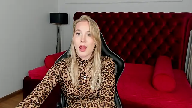 ElaraVoltage Chat XXX in diretta