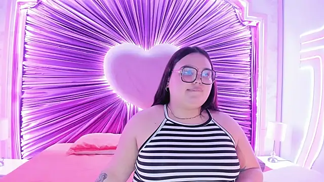 Lushi_Love Adlı Modelin Canlı XXX Sohbeti