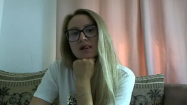 Nataly_Rosy Adlı Modelin Canlı XXX Sohbeti