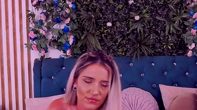Czat XXX na żywo – CherryMuse_
