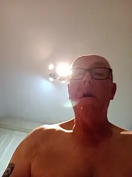 Saintbull68 Show Webcam