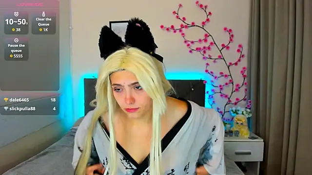 Živý XXX chat DellaRows